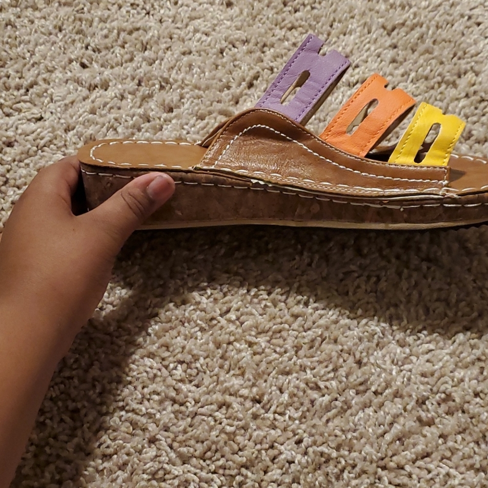 Shoe - Picture 2 of 4